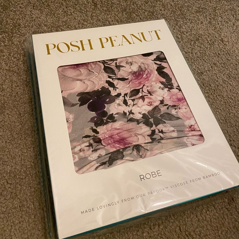 Posh peanut robe sz small Purple floral